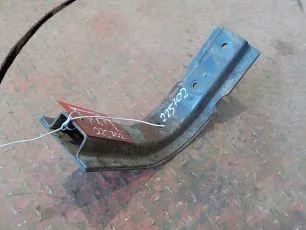 9436601231 MERCEDES Кронштейн подножки нижней правой