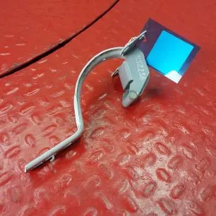 8189798 VOLVO Петля бардачка