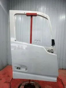 82183386 VOLVO Дверь правая