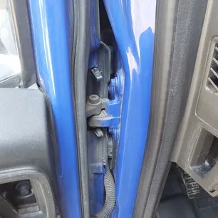 82319029 VOLVO Петля двери левая