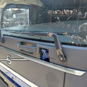 82214988 VOLVO Поводок стеклоочистителя