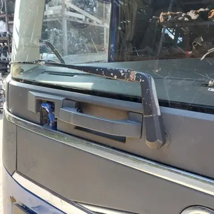 82214988 VOLVO Поводок стеклоочистителя