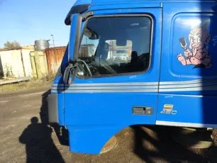 20360849 VOLVO Дверь левая