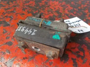 3154251 VOLVO Подушка радиатора