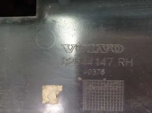 82644147 VOLVO Корпус подножки верхний правый