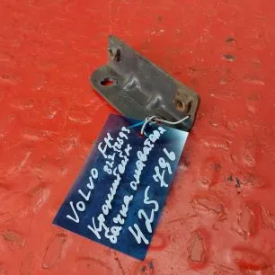 82218893 VOLVO Кронштейн бачка омывателя