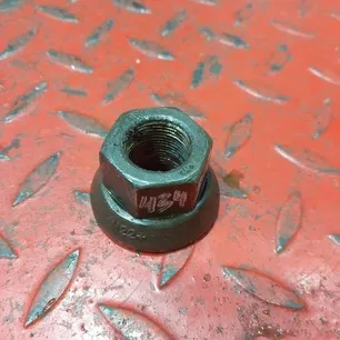 21303956 VOLVO Гайка колесная