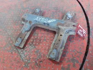 9406601830 MERCEDES Кронштейн подножки