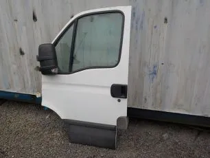 Дверь передняя левая IVECO