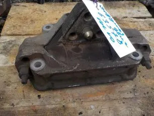 1613624 VOLVO Опора двигателя
