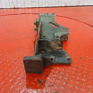1629658 VOLVO Кронштейн буксировочный правый