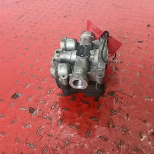8152899 VOLVO Кран 4-х контурный
