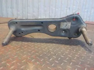 9436600231 MERCEDES Кронштейн подножки нижней правой