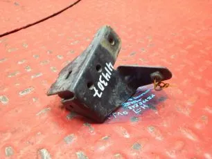82931124 VOLVO Кронштейн звукового сигнала