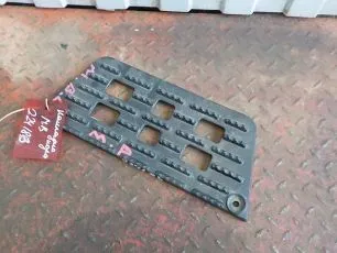 9436660028 MERCEDES Накладка подножки