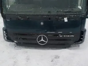 9437500009 MERCEDES Капот