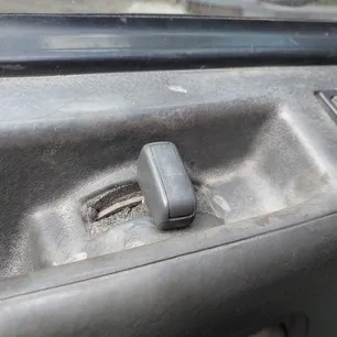 1063327 VOLVO Ручка двери внутренняя левая