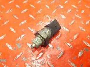 61537528 MERCEDES Датчик давления топлива