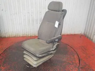 7485130980 RENAULT Сиденье правое