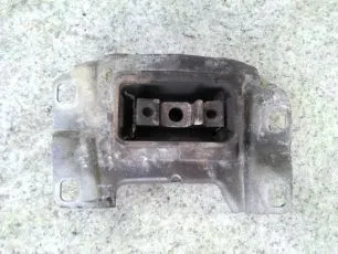 1684928 FORD Опора КПП