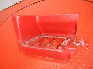 82420408 VOLVO Корпус подножки нижний правый