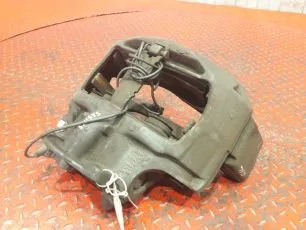 9604200501 MERCEDES Суппорт передний левый