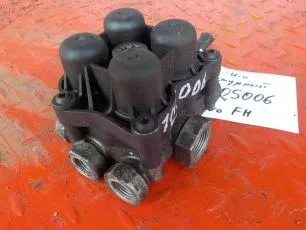 1136012000 VOLVO Кран 4-х контурный