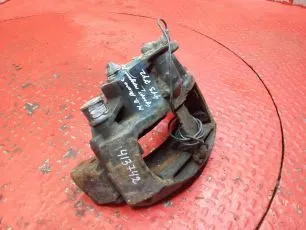 9444204601 MERCEDES Суппорт передний левый