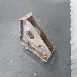 8147359 VOLVO Кронштейн запасного колеса