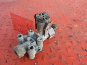 1607728 VOLVO Кран уровня пола
