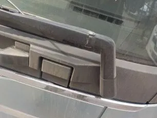 82214988 VOLVO Поводок стеклоочистителя