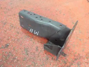 9305201533 MERCEDES Кронштейн подножки верхней правой