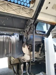 1383887 SCANIA Петля капота левая