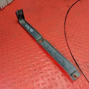 20525763 VOLVO Кронштейн подножки