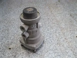 41032553 IVECO Кран управления тормозами прицепа