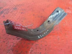9436601231 MERCEDES Кронштейн подножки нижней правой