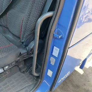 20360408 VOLVO Поручень