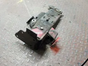 9416603514 MERCEDES Кронштейн корпуса подножки левый