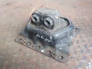 7420499469 RENAULT Подушка двигателя