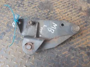 9735501138 MERCEDES Кронштейн цилиндра подъёма кабины