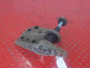 9303172042 MERCEDES Кронштейн торсиона левый
