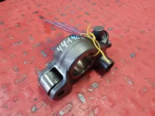 7421881529 RENAULT Коромысло клапанов