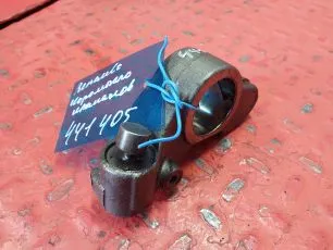 7421881529 RENAULT Коромысло клапанов