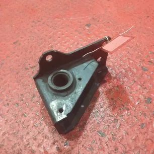 5010491315 RENAULT Кронштейн бампера левый