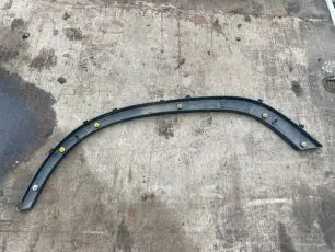84096590 VOLVO Накладка крыла правая