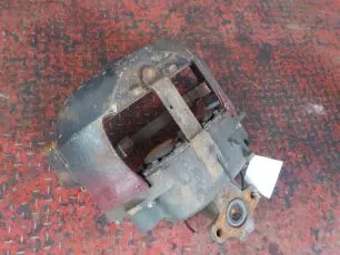 20527037 VOLVO Суппорт передний правый