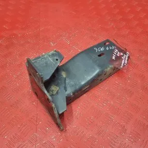 9305201533 MERCEDES Кронштейн подножки верхней правой