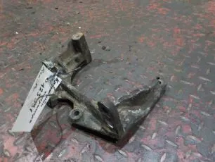 5010550116 RENAULT Кронштейн генератора
