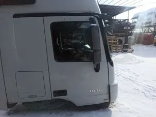 7200118 MERCEDES Стекло двери правое