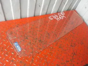 81626500037 MAN Стекло двери